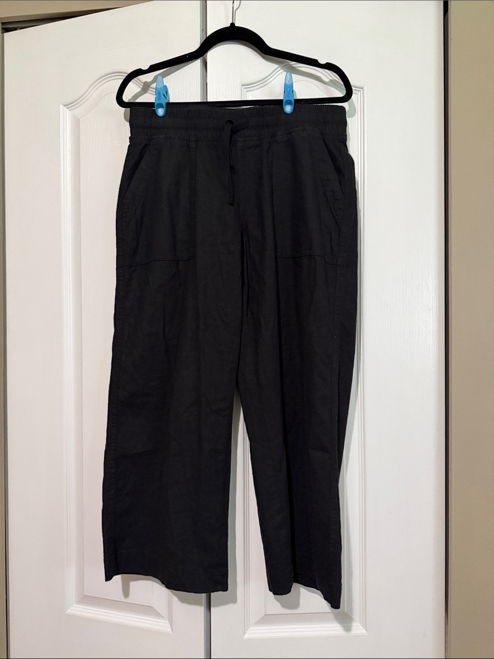 Denver Hayes Black Drawstring wide leg capri linen pants. Black. Medium